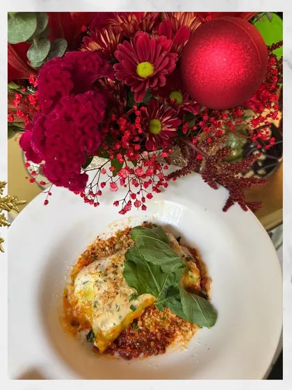 A comforting bowl of Cannelloni Florentine, a highlight from our Christmas-themed "Frosty's Festive Bowl" main course selection.