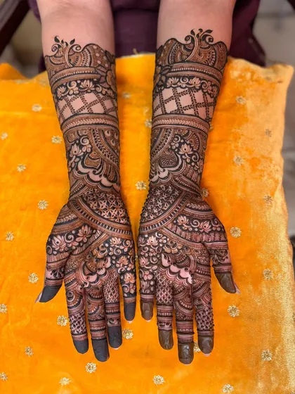 This engagement design features classic peacock tops and a traditional jaal (net) pattern on the arms.