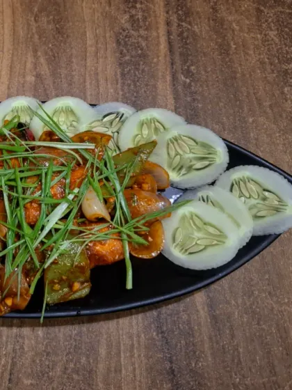 For those who like it extra spicy, here is our chicken dry fry with King Chilli. The Raja Marcha gives it a fiery heat that is not for the faint-hearted.