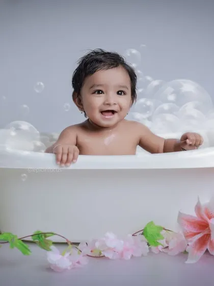 Surrounded by bubbles and flowers, this baby is having a wonderful time. Our splash sessions are designed to be a joyful sensory experience.