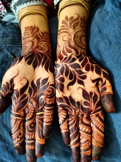 Hajira Mehendi Artist - Mehndi Artist Services The Signature Stain: Rich, Dark, and Organic photo 5