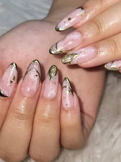 This luxurious design features a pink marble base with gold foil flakes and a dripping gold chrome outline. It's a glamorous and artistic look for any special occasion.