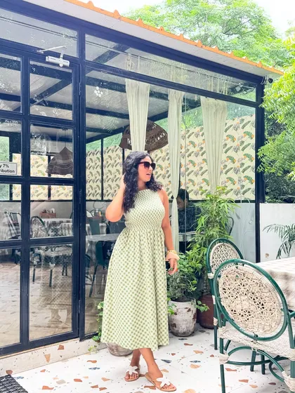 Celebrating being single on Girlfriends Day in the perfect sundress. This green gingham dress is so light and airy, perfect for a brunch date with your besties. Plus, no boy germs on my couch is a major win.