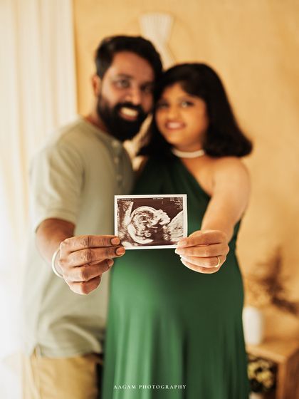 The very first portrait. Holding up your sonogram picture is a beautiful way to include your baby in the maternity session and celebrate this milestone.