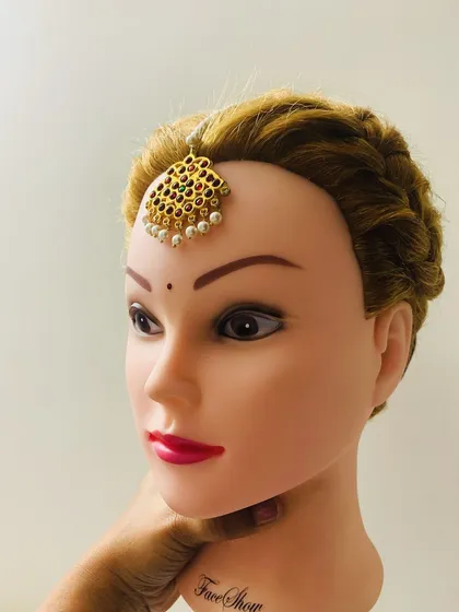 A three-quarter view of maang tika placement practice. This helps students understand how the jewelry sits from different angles, ensuring it looks perfect in photos and in person.