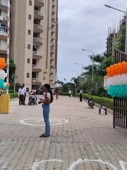 This decoration was for a residential society entrance gate. The tricolor balloon garlands create a welcoming and celebratory atmosphere for residents and visitors during a national holiday.
