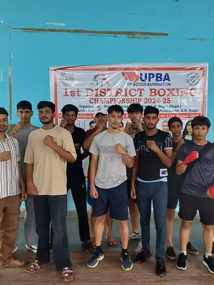 Another group shot of our boxers at the district championship event.