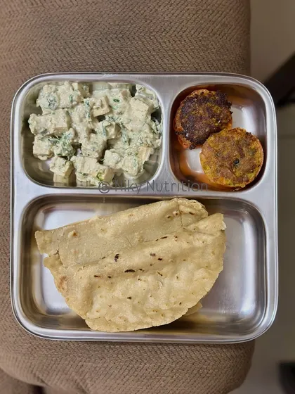 Another delicious option from my food subscription. This meal includes roti, creamy tofu salad, and vegetable tikkis, offering a high-protein vegetarian choice.