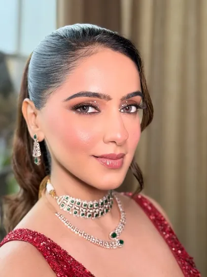 This is the ultimate cocktail glam. I created a dramatic smokey eye with a hint of sparkle under the eye, paired with a glossy nude lip and perfectly sculpted cheeks for a look that’s ready for a night of dancing.