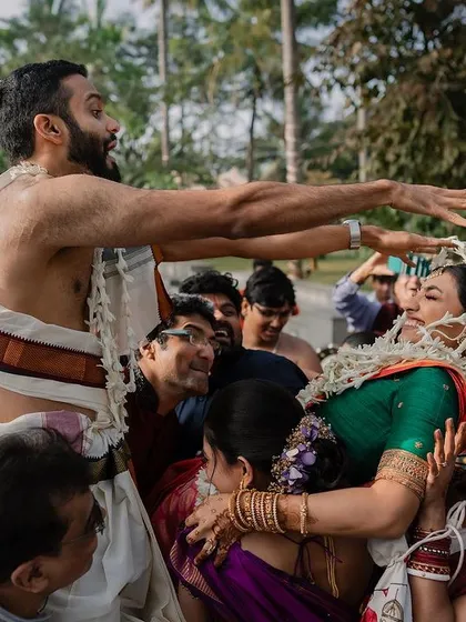 The playful spirit of a Tamil Iyengar wedding. These rituals are full of laughter and candid moments, and we love being in the middle of the action to capture authentic interactions like this.