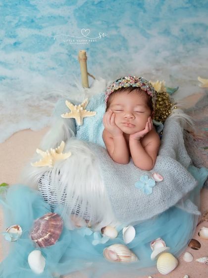 This sweet baby is in the perfect froggy pose, dreaming of the ocean. The combination of a classic newborn pose with a creative beach theme works beautifully.