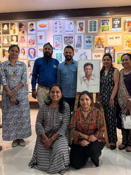 The faculty members of Abhinav Kala Mahavidyalaya gathered for a photo after the event.