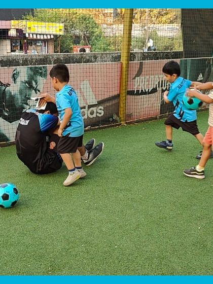 This is what a practice session sometimes looks like, full of playfulness and laughter! Our coaches know how to have fun with the kids, making every moment enjoyable.