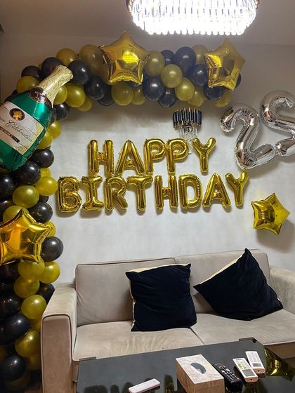 The black and gold theme is perfect for a chic and celebratory 25th birthday party.