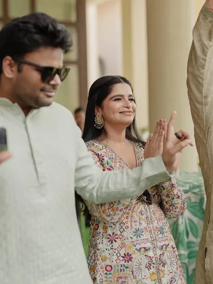 The bride and her family dancing and enjoying the tropical-themed Mehndi celebration.