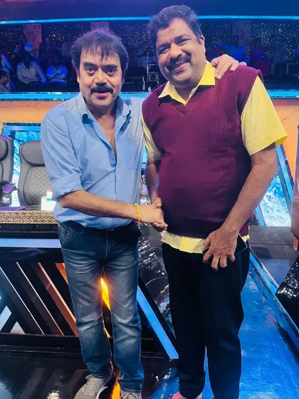 On the sets of the Zee Kannada DKD show with Supreme Hero Shashikumar anna. It is always a pleasure to share the stage with such respected artists from our film industry.