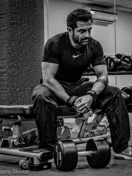 A moment of rest between sets. The journey back to my 80kg fighting weight is about feeling strong and capable, not just looking photogenic.
