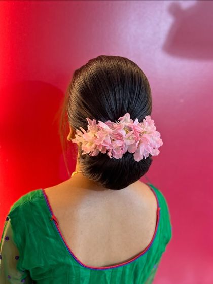 The sleek flower bun against a different background, showing its versatility.