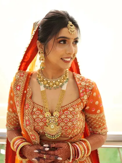 A bright and happy portrait. The makeup looks fresh and radiant in the natural daylight.