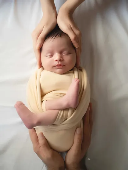 Safely held in your hands, so tiny and new. I focus on creating serene, artistic portraits that celebrate the profound love surrounding your newborn. This is a memory of their first days, preserved forever.