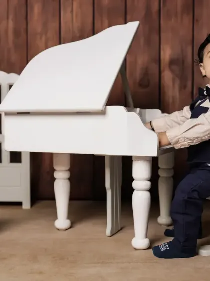 A full view of our vintage piano setup, complete with a gramophone prop for a touch of old-world charm.