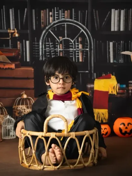 For the little wizard in your life, I create an immersive Harry Potter world. This detailed studio setup includes the iconic Gryffindor scarf, a wand, and a library backdrop to bring the magic of Hogwarts to life.