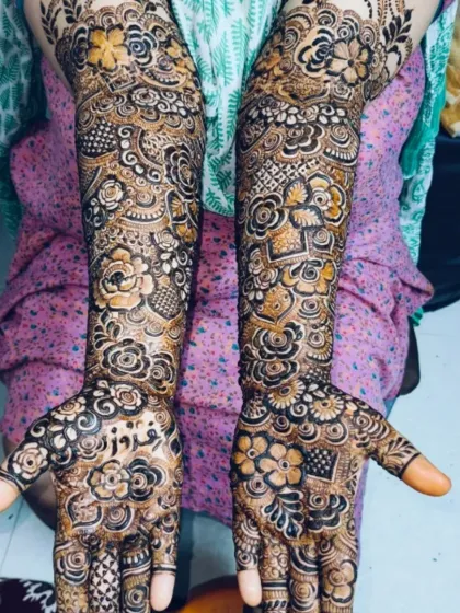 This bridal design for Feroz features her name hidden amongst a dense pattern of flowers and traditional motifs, a special touch for her big day.
