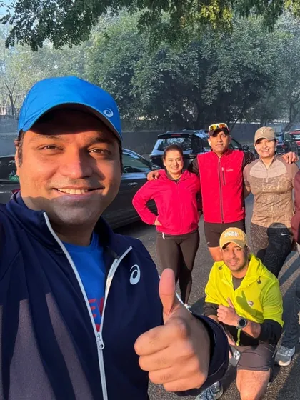 Thumbs up from the group. The positive energy after a Sunday run is the best way to start the week.