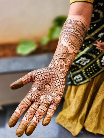 The full palm view, where a central lotus mandala is surrounded by detailed floral and checkerboard patterns.