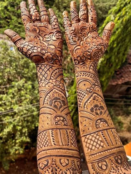 Hussaina Mehendi Artist - Bridal Mehendi Intricate Bridal Hands photo 6