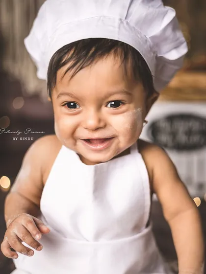 Meet the cutest little chef in town! I love bringing your creative ideas to life, and this sitter session was full of giggles and messy fun. It’s these playful moments that truly capture your baby’s budding personality.