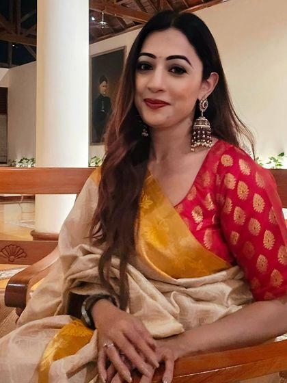 Embracing the local culture in Kerala with a traditional silk saree for a Canon India event. I always make an effort to dress according to the theme and location of the event.