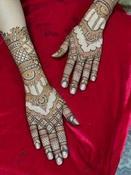 A classic and elegant design with symmetrical geometric patterns and a delicate scalloped border. Perfect for someone who loves clean and intricate work.