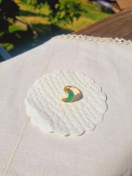 Do you worry a lot? I suggest wearing Green Onyx. This is my 'chándra' Green Onyx Luna Ring, a stone that garners happiness and brings balance to your life.