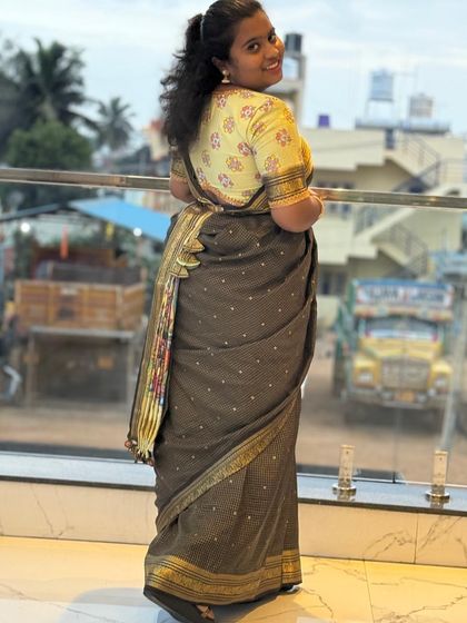 I love it when you find your perfect fit with us. My lovely client Varsha looks amazing in her custom-embroidered Dhavala drape.