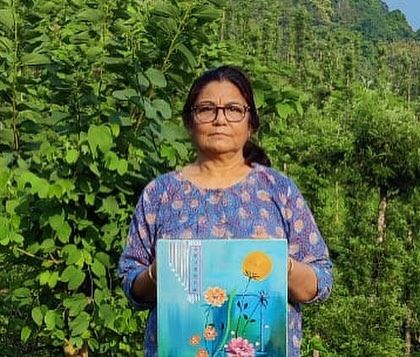 Holding one of my abstract floral paintings during an art camp in Wayanad. Being surrounded by nature provides endless inspiration for new ideas and color palettes.