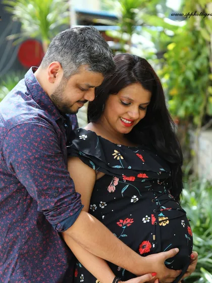 The journey to parenthood is a special chapter worth remembering. We specialize in outdoor maternity photoshoots in Bangalore, finding beautiful natural light to create warm and intimate portraits like this one.