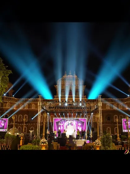 For a destination wedding with a royal backdrop, the sangeet stage needs to be just as grand. I used powerful spotlights to illuminate the palace architecture, creating a dramatic and awe-inspiring setting for the night's performances.