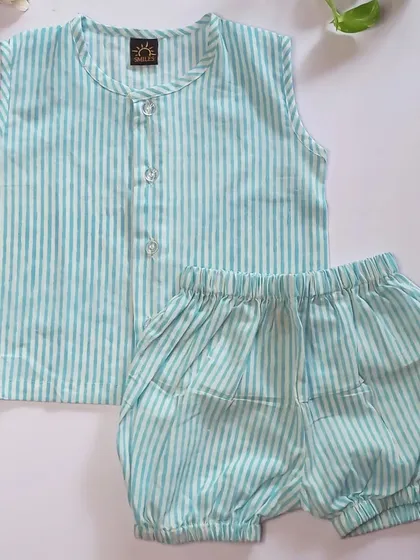 For the littlest members of our tribe, I created this simple jhabla and bloomer set. Made from pure, breathable cotton with a classic stripe, it’s a perfect everyday outfit that keeps babies cool and comfortable.