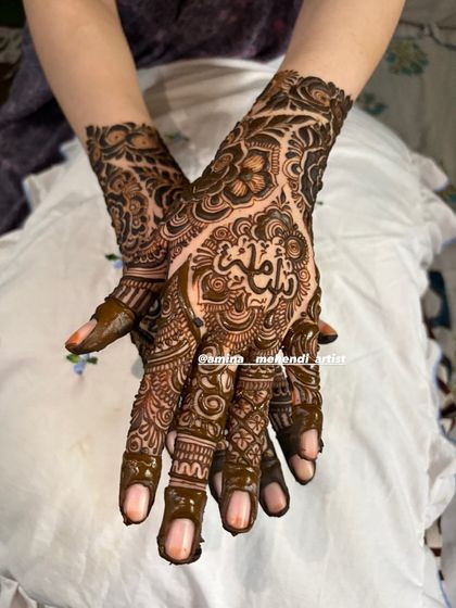 This is an example of my signature full-arm floral mehendi. I love creating dense, intricate patterns with elements like roses, paisleys, and detailed fillers to give you a rich and traditional look for any celebration.