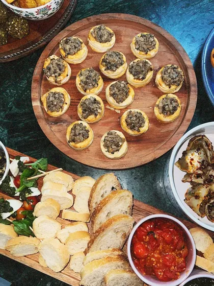 Flaky, bite-sized mushroom vol-au-vents. These puff pastry cups are filled with a creamy, savoury mushroom mixture, making them an elegant addition to any platter or appetizer menu.