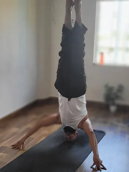 I am so inspired by my student's dedication. Here he is challenging himself with inversions, showing how consistency is the key to progress in your yoga journey.