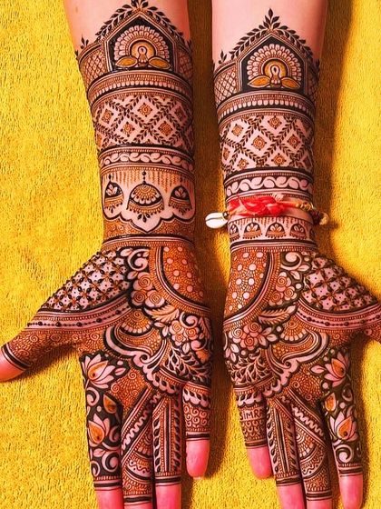 A beautiful festive design featuring jhumka and dome motifs. The pattern is intricate and covers the hands fully, making it suitable for major festivals like Karwa Chauth or Diwali.