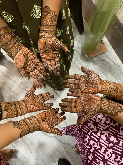 A group photo showing the beautiful mehndi designs for the bride and her friends. We are fully equipped to handle large bridal parties.
