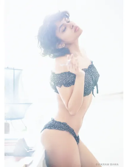 The absolutely vivacious Lachugram in a high-key studio setup. The overexposed background creates a dreamy, ethereal effect that is perfect for beauty and glamour shots.
