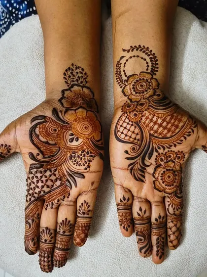 A throwback to a popular party henna design. The flowing floral and grid patterns are a great example of a balanced, non-symmetrical look.