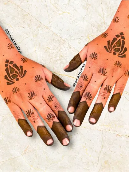 Simple, elegant, and perfect for any celebration. This design features a single lotus motif on the back of the hand, with smaller floating lotuses creating a delicate and graceful pattern.