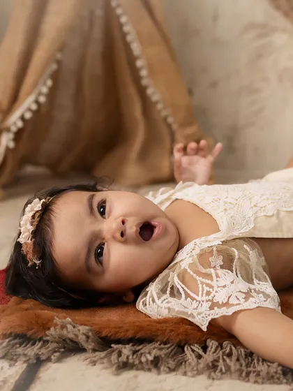 A funny, expressive moment from the 5-month session.