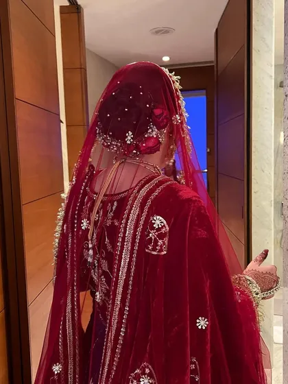 The same beautiful floral bun seen from behind the veil, creating a soft and mysterious effect that is perfect for the bridal entry.