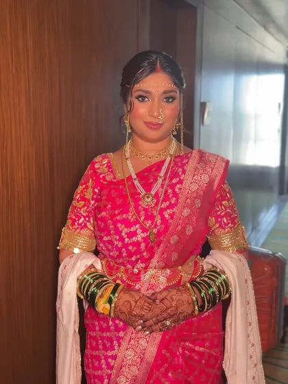 My bride Tejaswini, looking stunning for her traditional Marathi wedding. She wore a beautiful pink saree, and we created a classic look with a sharp winged liner and a traditional crescent bindi.
